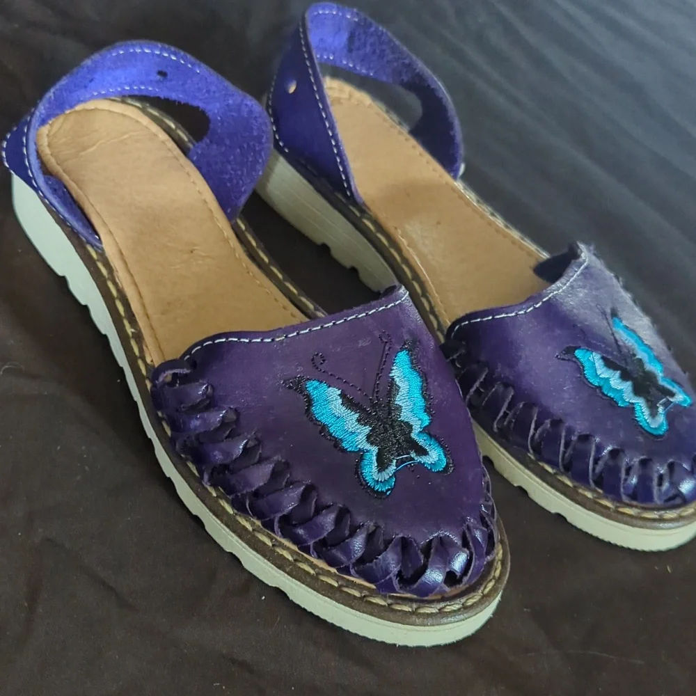 Blue butterfly kids authentic moccasins absolutely adorable size 12 toddler